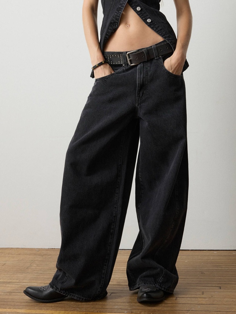 Levi’s Super Barrel Jean - Picture 4 of 7